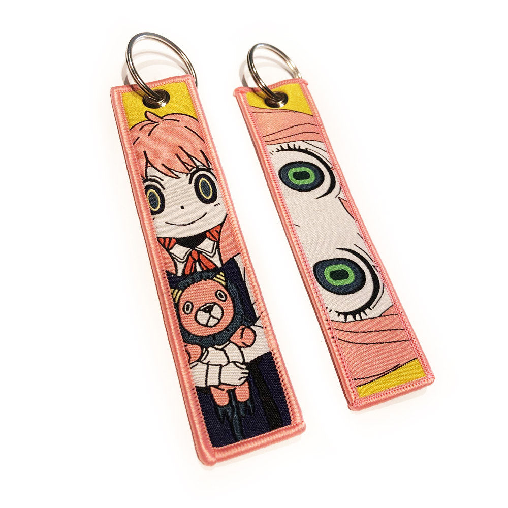 Spy Family geborduurde Keytag - Anja Forger Bear Anime dubbelzijdige sleutelhanger